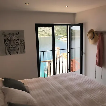 White House * Vinišće