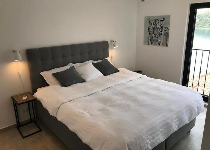 White House Apartment *